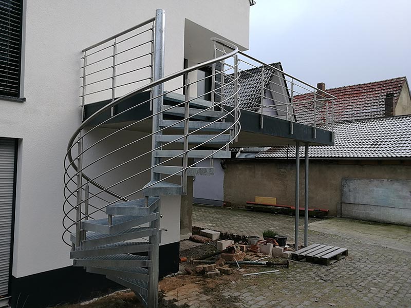 Schlosserarbeiten Treppenbau Balkon Geländer Rückseite
